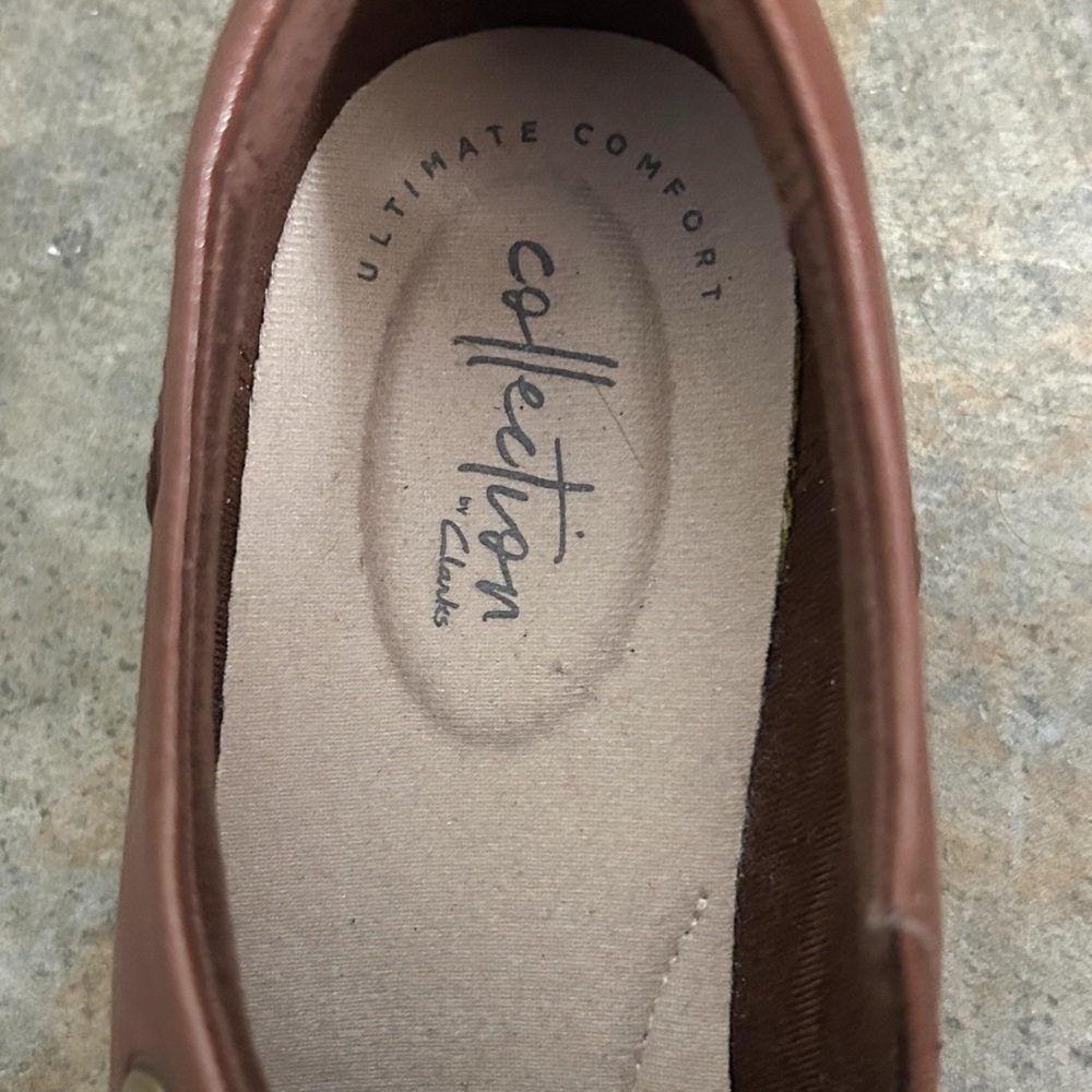 Clarks Womens Brown Leather Loafers size 8 nearly new - Picture 2 of 7